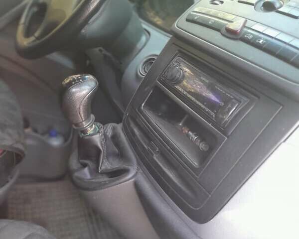 Красный Мерседес Вито, объемом двигателя 2.15 л и пробегом 457 тыс. км за 6500 $, фото 1 на Automoto.ua