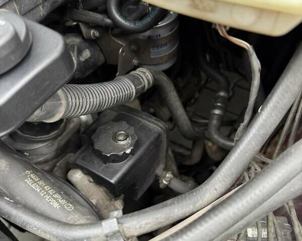 Красный Мерседес Вито, объемом двигателя 2.15 л и пробегом 260 тыс. км за 9500 $, фото 5 на Automoto.ua