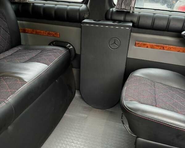 Красный Мерседес Вито, объемом двигателя 2.15 л и пробегом 260 тыс. км за 9500 $, фото 8 на Automoto.ua