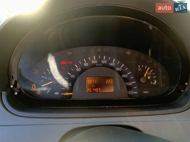 Красный Мерседес Вито, объемом двигателя 2.2 л и пробегом 261 тыс. км за 8990 $, фото 18 на Automoto.ua
