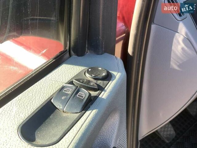 Красный Мерседес Вито, объемом двигателя 2.2 л и пробегом 261 тыс. км за 8990 $, фото 15 на Automoto.ua