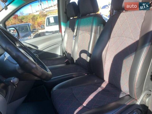 Красный Мерседес Вито, объемом двигателя 2.2 л и пробегом 261 тыс. км за 8990 $, фото 22 на Automoto.ua