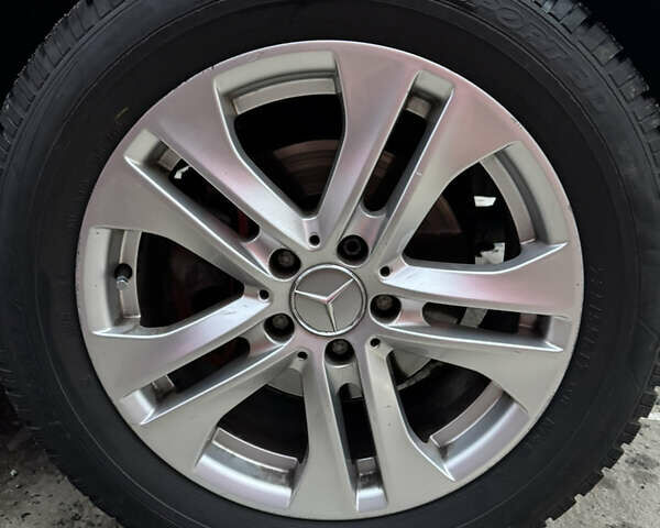 Червоний Мерседес Віто, об'ємом двигуна 2.15 л та пробігом 424 тис. км за 7200 $, фото 3 на Automoto.ua