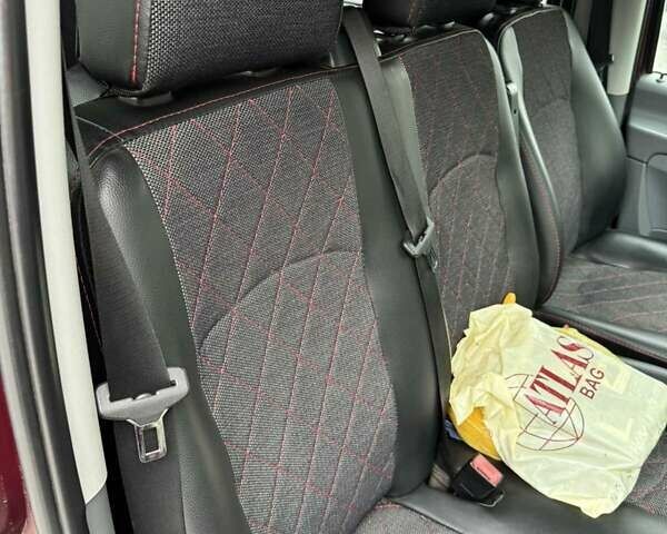 Красный Мерседес Вито, объемом двигателя 2.15 л и пробегом 260 тыс. км за 9500 $, фото 7 на Automoto.ua