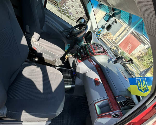 Красный Мерседес Вито, объемом двигателя 2.15 л и пробегом 260 тыс. км за 12999 $, фото 11 на Automoto.ua