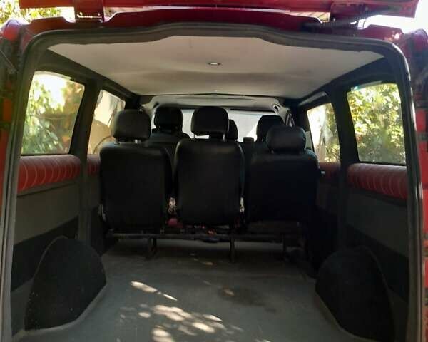 Красный Мерседес Вито, объемом двигателя 2.15 л и пробегом 457 тыс. км за 6500 $, фото 3 на Automoto.ua