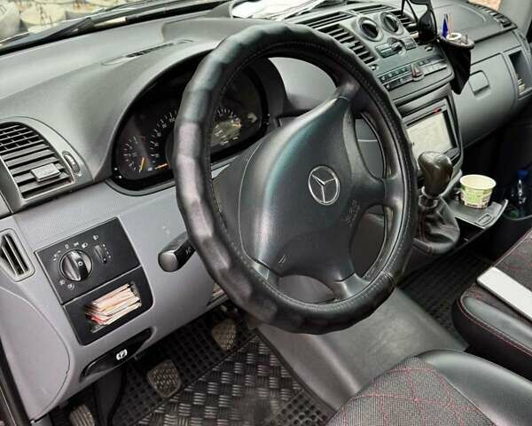 Красный Мерседес Вито, объемом двигателя 2.15 л и пробегом 260 тыс. км за 9500 $, фото 3 на Automoto.ua