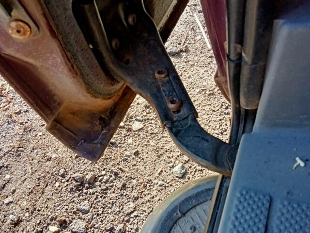 Красный Мерседес Вито, объемом двигателя 2.1 л и пробегом 343 тыс. км за 7900 $, фото 7 на Automoto.ua