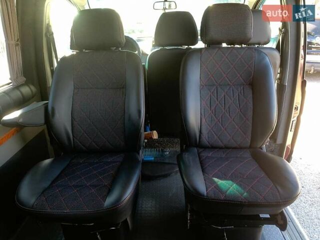 Красный Мерседес Вито, объемом двигателя 2.2 л и пробегом 261 тыс. км за 8990 $, фото 26 на Automoto.ua