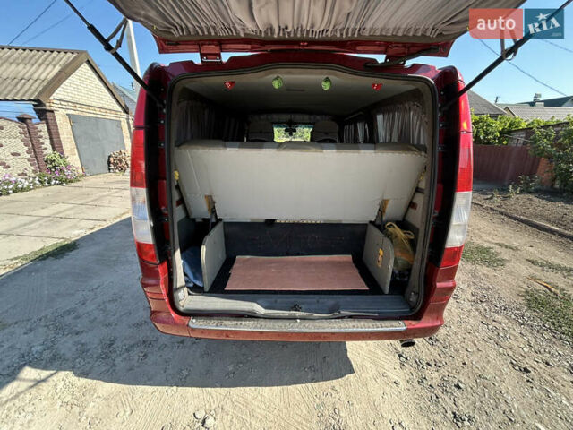 Красный Мерседес Вито, объемом двигателя 2.15 л и пробегом 260 тыс. км за 12999 $, фото 13 на Automoto.ua