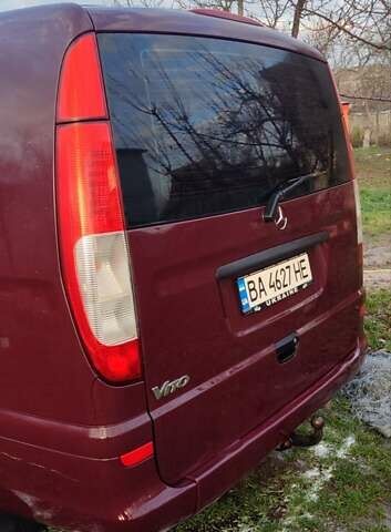 Красный Мерседес Вито, объемом двигателя 2.15 л и пробегом 239 тыс. км за 9000 $, фото 4 на Automoto.ua