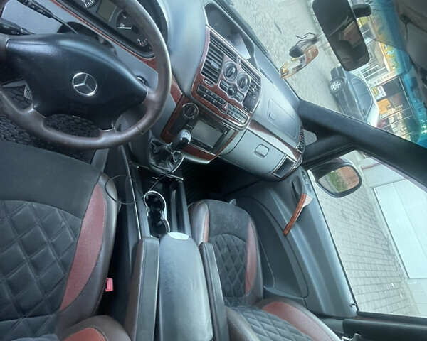 Красный Мерседес Вито, объемом двигателя 2.15 л и пробегом 340 тыс. км за 10800 $, фото 7 на Automoto.ua