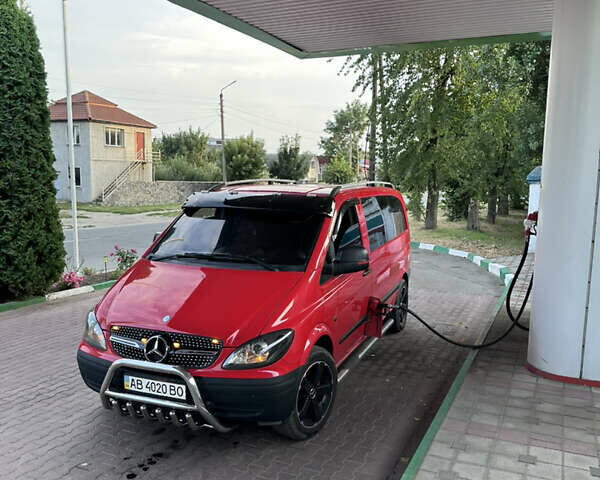 Красный Мерседес Вито, объемом двигателя 2.15 л и пробегом 370 тыс. км за 11500 $, фото 13 на Automoto.ua