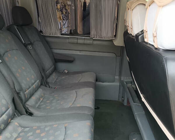 Красный Мерседес Вито, объемом двигателя 2.2 л и пробегом 400 тыс. км за 10200 $, фото 7 на Automoto.ua