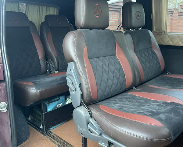 Красный Мерседес Вито, объемом двигателя 2.15 л и пробегом 340 тыс. км за 10800 $, фото 10 на Automoto.ua