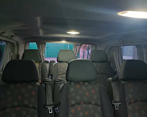 Красный Мерседес Вито, объемом двигателя 2.2 л и пробегом 400 тыс. км за 10200 $, фото 8 на Automoto.ua