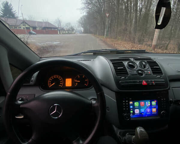 Красный Мерседес Вито, объемом двигателя 2.15 л и пробегом 389 тыс. км за 7750 $, фото 21 на Automoto.ua