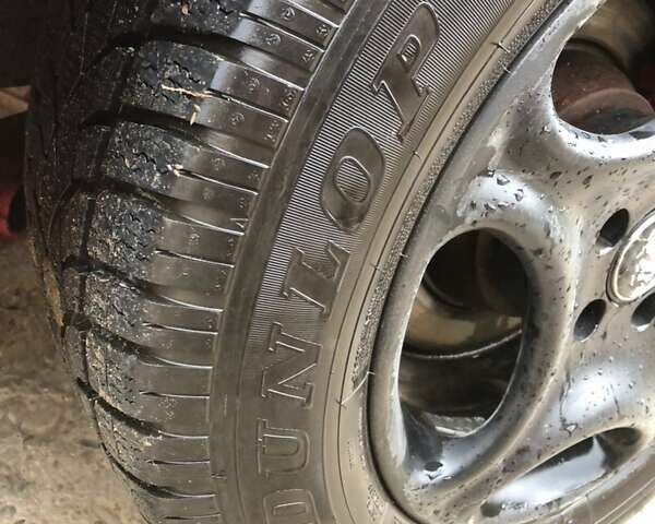 Красный Мерседес Вито, объемом двигателя 2.15 л и пробегом 345 тыс. км за 10300 $, фото 1 на Automoto.ua