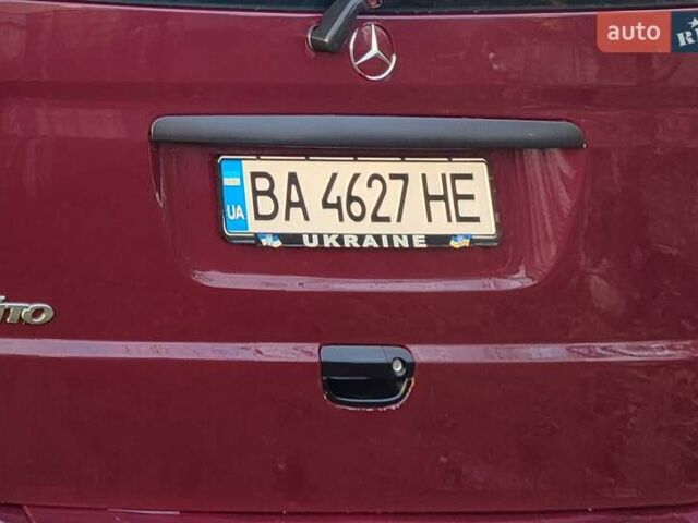 Красный Мерседес Вито, объемом двигателя 2.15 л и пробегом 239 тыс. км за 9000 $, фото 5 на Automoto.ua