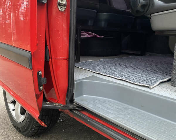 Красный Мерседес Вито, объемом двигателя 2.15 л и пробегом 389 тыс. км за 7750 $, фото 12 на Automoto.ua