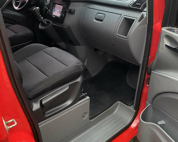 Красный Мерседес Вито, объемом двигателя 2.15 л и пробегом 389 тыс. км за 7750 $, фото 14 на Automoto.ua