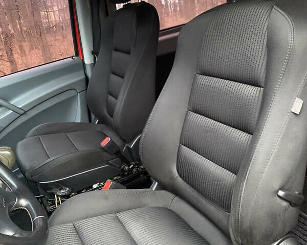 Красный Мерседес Вито, объемом двигателя 2.15 л и пробегом 389 тыс. км за 7750 $, фото 18 на Automoto.ua