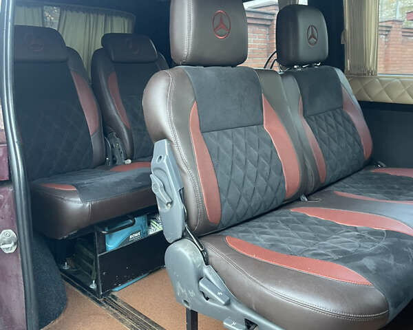 Красный Мерседес Вито, объемом двигателя 2.15 л и пробегом 340 тыс. км за 10800 $, фото 12 на Automoto.ua