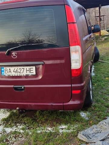 Красный Мерседес Вито, объемом двигателя 2.15 л и пробегом 239 тыс. км за 9000 $, фото 3 на Automoto.ua