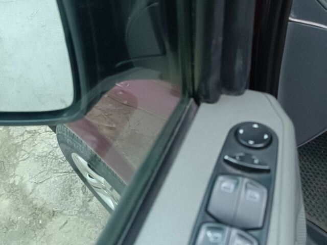 Красный Мерседес Вито, объемом двигателя 2.1 л и пробегом 1 тыс. км за 10000 $, фото 11 на Automoto.ua