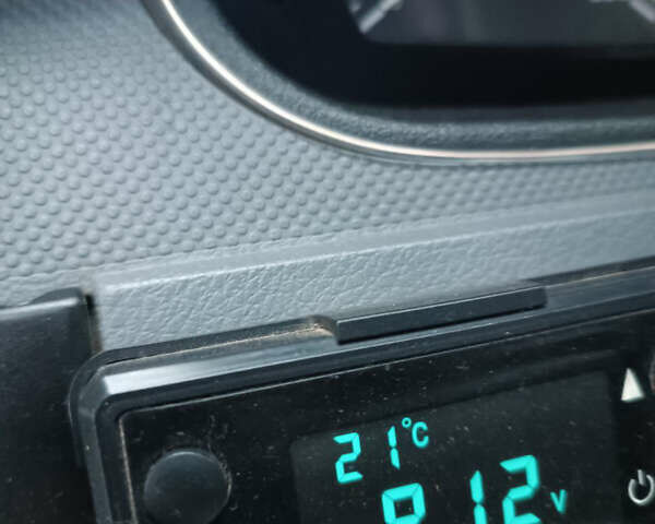 Красный Мерседес Вито, объемом двигателя 2.2 л и пробегом 400 тыс. км за 10200 $, фото 10 на Automoto.ua