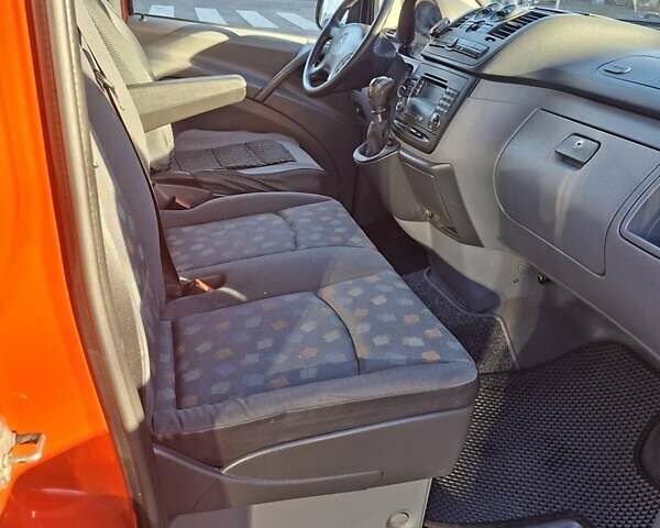 Красный Мерседес Вито, объемом двигателя 2.2 л и пробегом 401 тыс. км за 8999 $, фото 11 на Automoto.ua