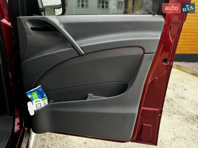Мерседес Вито 2008 в Житомире на Automoto.ua Красный Мерседес Вито, объемом двигателя 3 л и пробегом 328 тыс. км за 11250 $, фото 47 на Automoto.ua