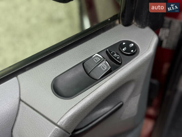 Мерседес Вито 2008 в Житомире на Automoto.ua Красный Мерседес Вито, объемом двигателя 3 л и пробегом 328 тыс. км за 11250 $, фото 17 на Automoto.ua