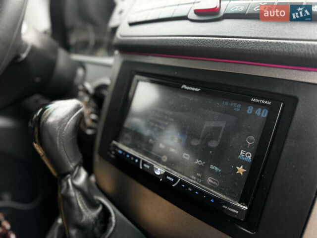 Мерседес Вито 2008 в Житомире на Automoto.ua Красный Мерседес Вито, объемом двигателя 3 л и пробегом 328 тыс. км за 11250 $, фото 52 на Automoto.ua