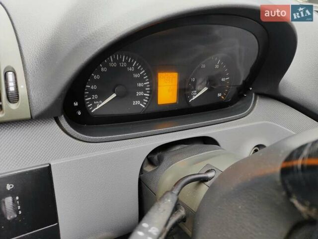 Червоний Мерседес Віто, об'ємом двигуна 2.2 л та пробігом 352 тис. км за 10500 $, фото 15 на Automoto.ua