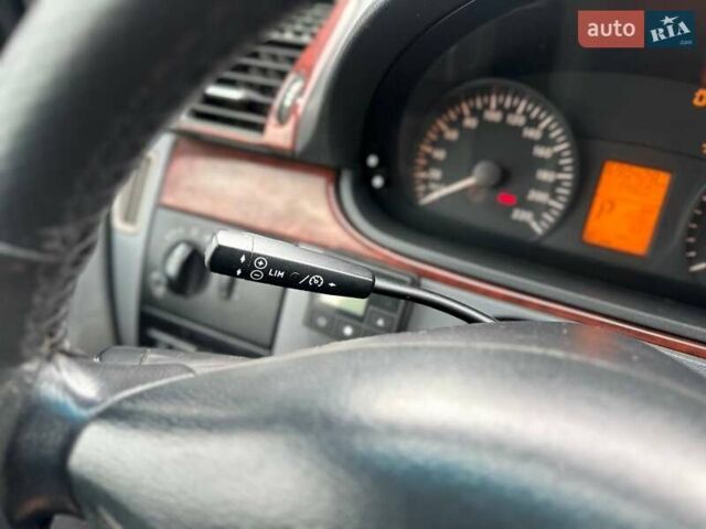 Красный Мерседес Вито, объемом двигателя 2.15 л и пробегом 690 тыс. км за 9500 $, фото 12 на Automoto.ua