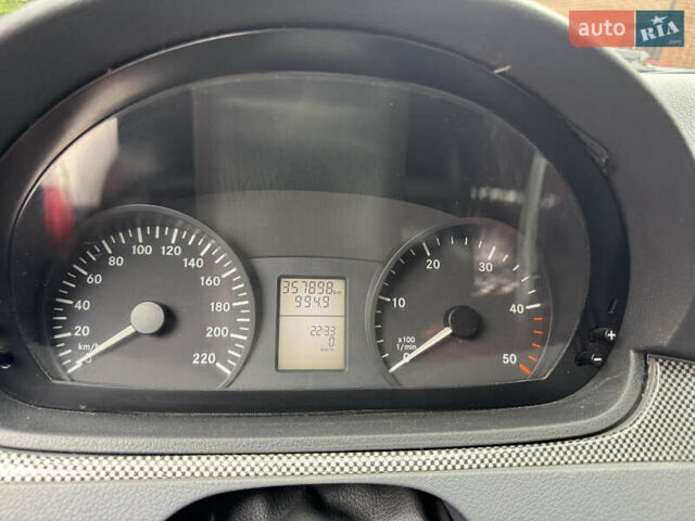 Красный Мерседес Вито, объемом двигателя 2.15 л и пробегом 360 тыс. км за 12000 $, фото 1 на Automoto.ua