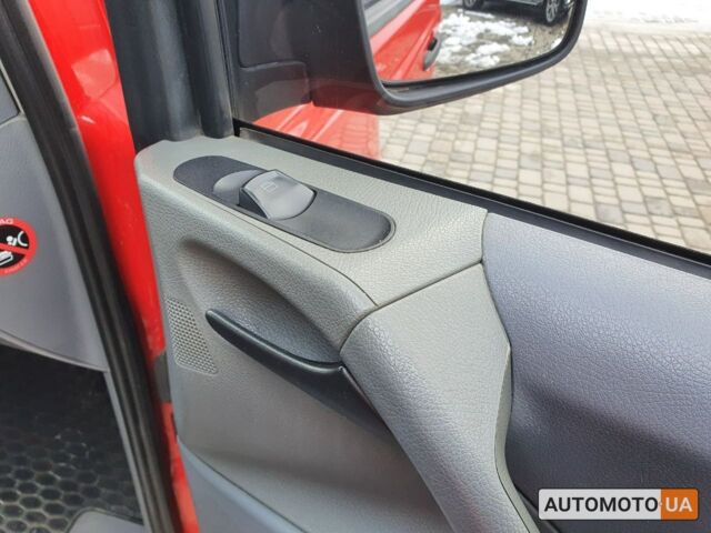 Червоний Мерседес Віто, об'ємом двигуна 2.2 л та пробігом 237 тис. км за 12000 $, фото 17 на Automoto.ua