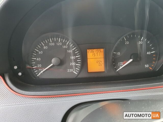 Червоний Мерседес Віто, об'ємом двигуна 2.2 л та пробігом 237 тис. км за 12000 $, фото 13 на Automoto.ua