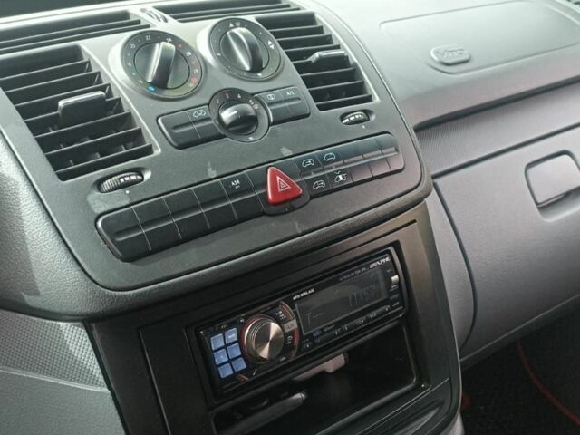 Красный Мерседес Вито, объемом двигателя 0 л и пробегом 460 тыс. км за 13000 $, фото 6 на Automoto.ua