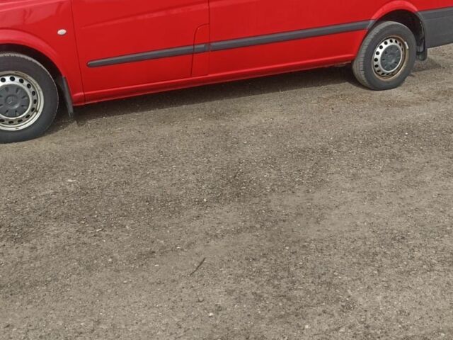 Красный Мерседес Вито, объемом двигателя 0 л и пробегом 460 тыс. км за 13000 $, фото 4 на Automoto.ua