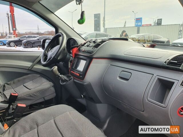 Червоний Мерседес Віто, об'ємом двигуна 2.2 л та пробігом 237 тис. км за 12000 $, фото 18 на Automoto.ua