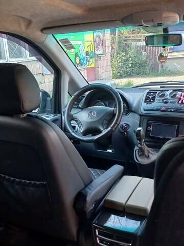 Красный Мерседес Вито, объемом двигателя 2.2 л и пробегом 360 тыс. км за 10000 $, фото 5 на Automoto.ua