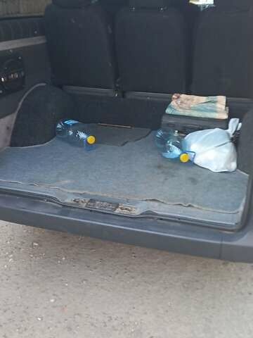 Красный Мерседес Вито, объемом двигателя 2.2 л и пробегом 360 тыс. км за 10000 $, фото 11 на Automoto.ua