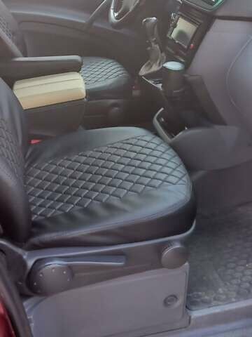 Красный Мерседес Вито, объемом двигателя 2.2 л и пробегом 360 тыс. км за 10000 $, фото 7 на Automoto.ua