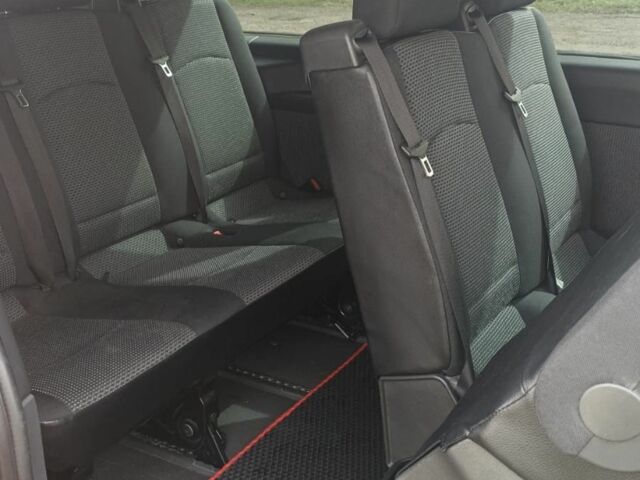 Красный Мерседес Вито, объемом двигателя 0 л и пробегом 460 тыс. км за 13000 $, фото 2 на Automoto.ua