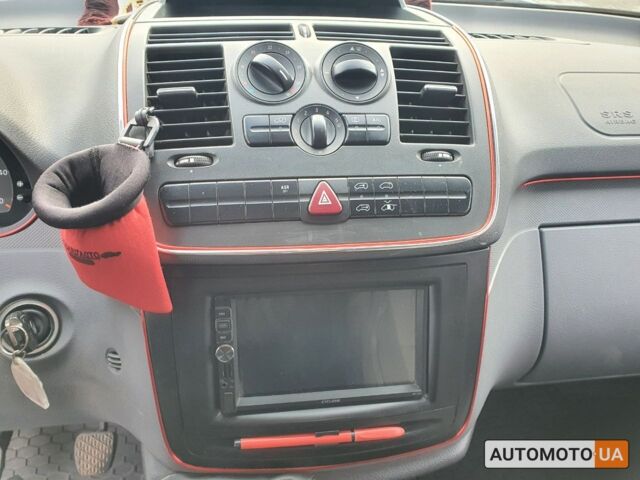 Червоний Мерседес Віто, об'ємом двигуна 2.2 л та пробігом 237 тис. км за 12000 $, фото 14 на Automoto.ua