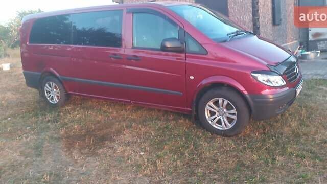 Красный Мерседес Вито, объемом двигателя 2.2 л и пробегом 360 тыс. км за 10000 $, фото 3 на Automoto.ua