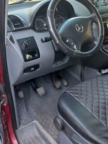 Красный Мерседес Вито, объемом двигателя 2.2 л и пробегом 360 тыс. км за 10000 $, фото 9 на Automoto.ua