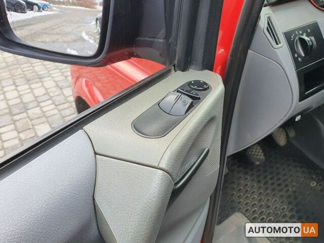 Червоний Мерседес Віто, об'ємом двигуна 2.2 л та пробігом 237 тис. км за 12000 $, фото 9 на Automoto.ua